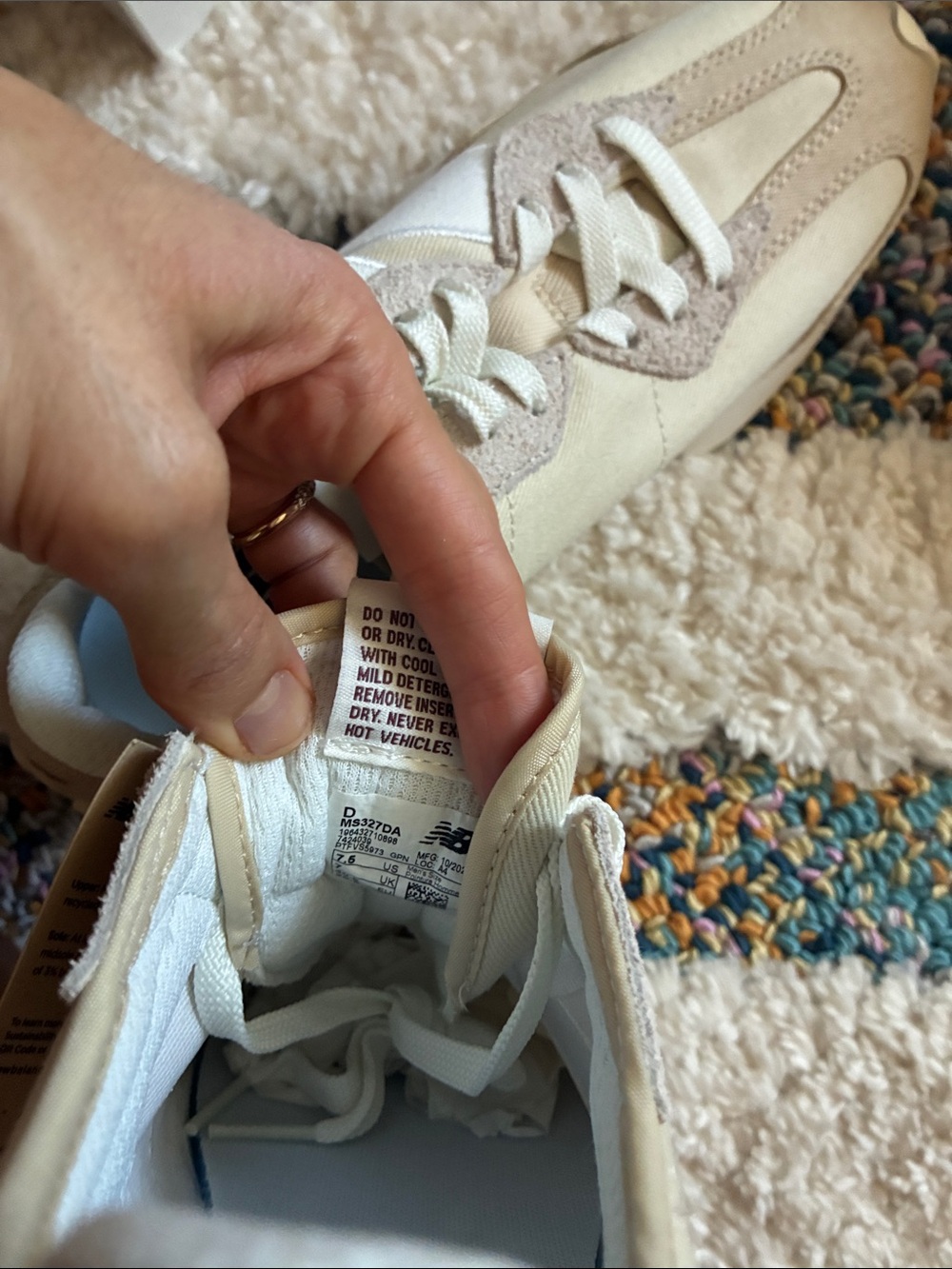 New Balance NWT 327 Beige snd white Sneakers - Picture 9 of 9